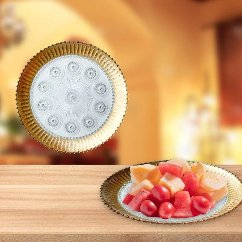 PLATE WITH GOLDEN DECORATION 1pcs